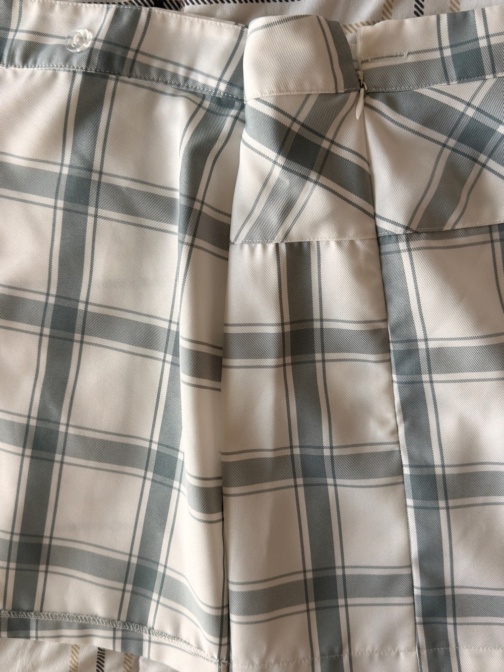 Gray White Plaid Pleated Mini Skirt Size Medium - Picture 9 of 11